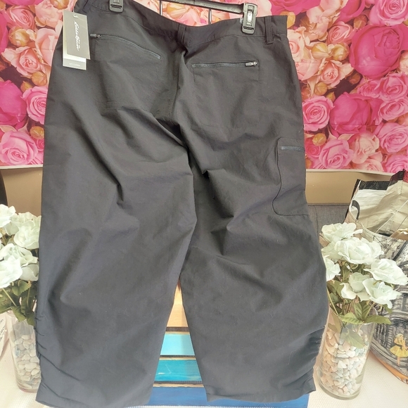 Eddie Bauer Women's NWT Black Sky Capri's Size X-Large - Picture 12 of 12